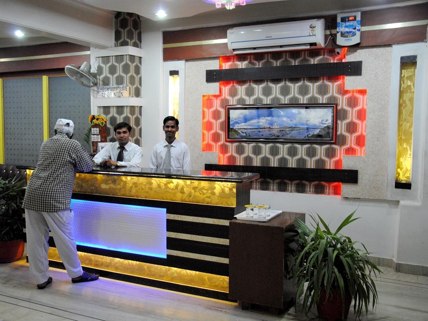 Fabexpress Alpine Hotel อัครา ภายนอก รูปภาพ