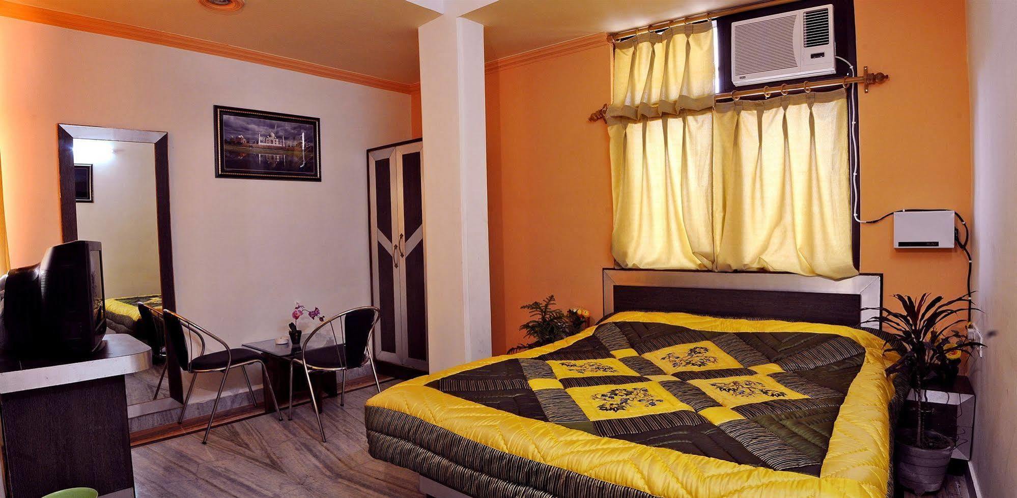 Fabexpress Alpine Hotel อัครา ภายนอก รูปภาพ