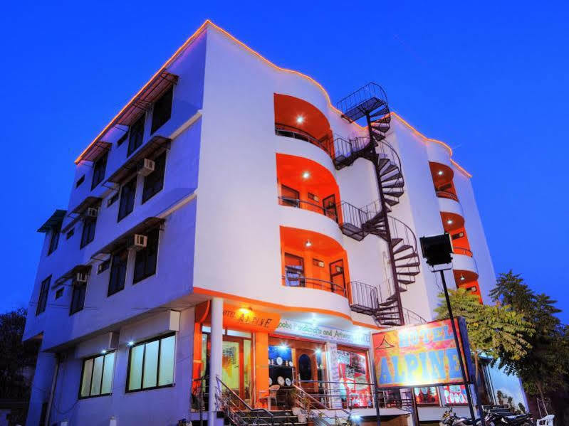 Fabexpress Alpine Hotel อัครา ภายนอก รูปภาพ
